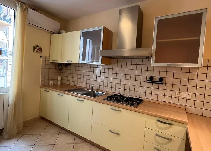Casa Garibaldi, Centro, Spiagge, Stazione *